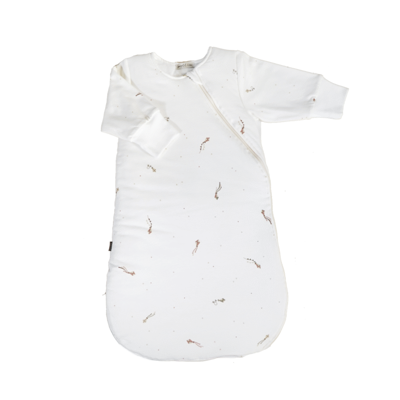Saco Pijama TOG 3 – 0-6 meses – Colección Cometas Saco pijama TOG 3 para bebé de 0 a 6 meses con estampado de cometas, mangas largas y cremallera de doble carro en algodón orgánico.